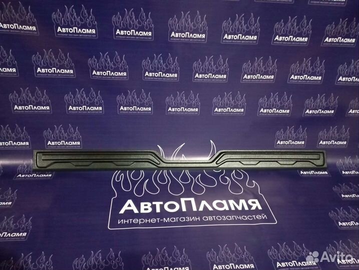 Накладка - защита задней двери Нива