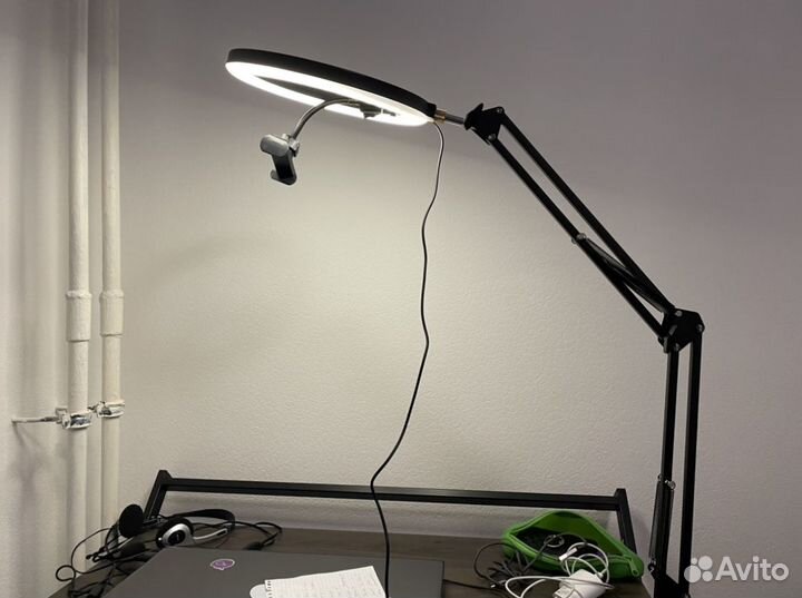 Кольцевая лампа с настольной стойкой ST-3526