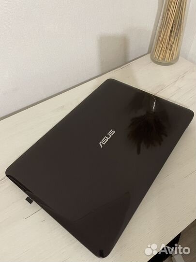 Ноутбук asus X556U