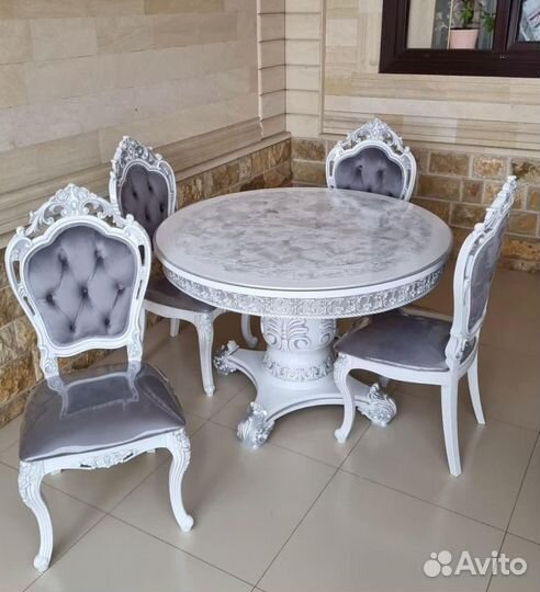 Кухонный стол и стулья