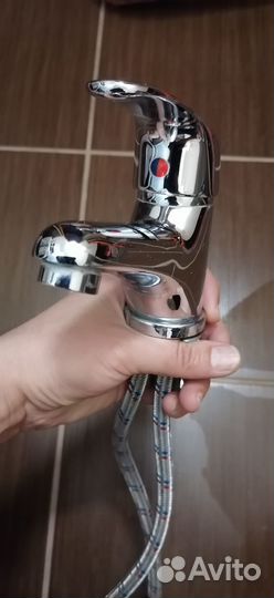 Раковина с краном