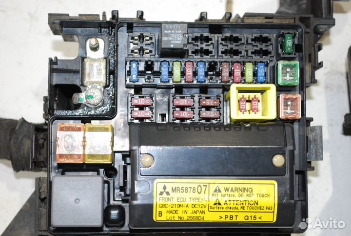 Блок предохранителей подкапотный Mitsubishi Galant