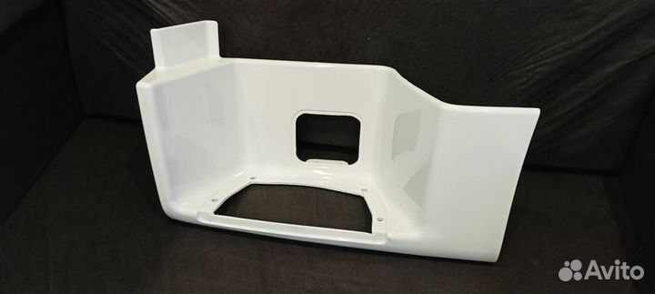 Облицовка подножки sitrak