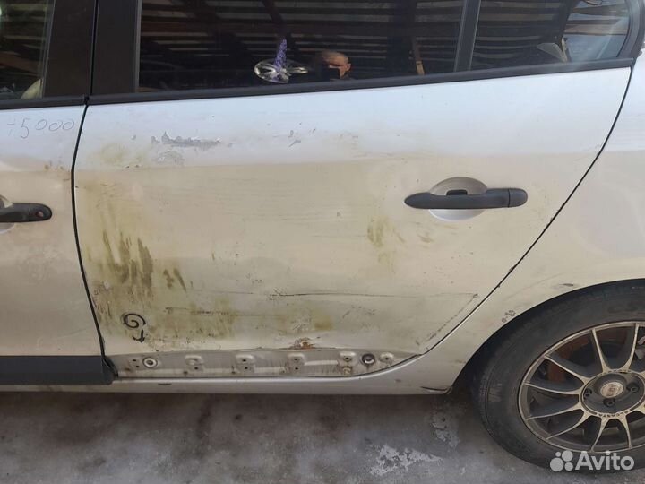 Рено флюнес задняя левая дверь