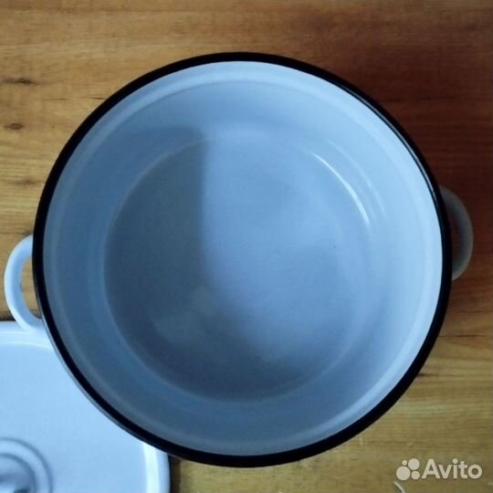 Новая кастрюля 4,5 л эмалированная