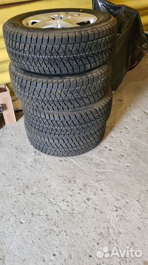 Bridgestone Blizzak DM-V2 235/65 R17