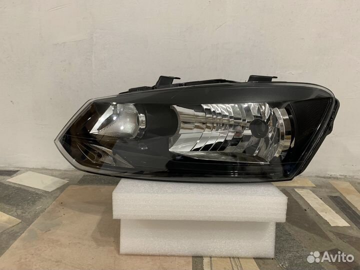 Volkswagen Polo 10- Фара левая 614