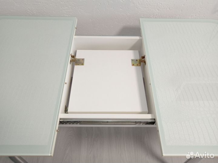 Стол кухонный