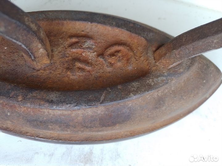 Чугунный утюг