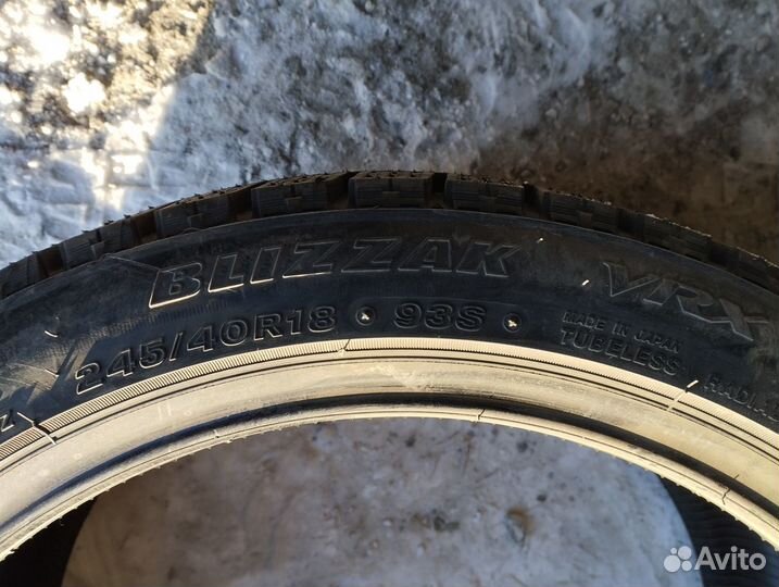 Bridgestone Blizzak VRX 245/40 R18