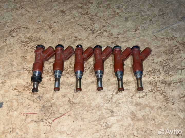 Форсунка топливная Toyota 2GR-FE 3.5