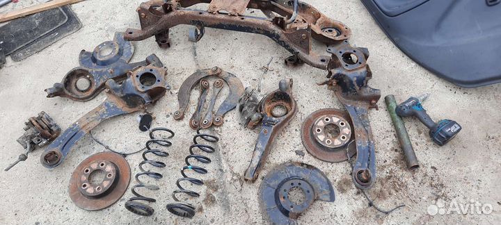 Подрамник с рычагами Mazda 3 bk