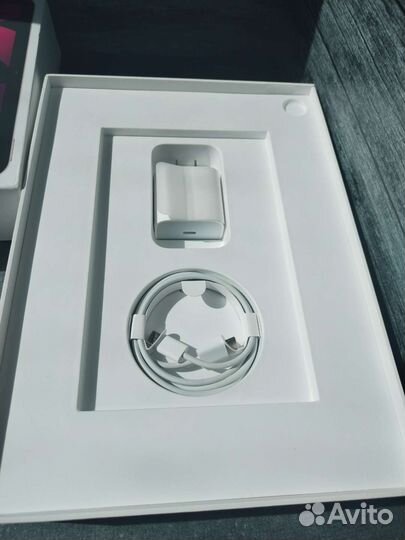 iPad Air 5 M1 (2022) 64Gb LTE Wi-Fi + Cellular