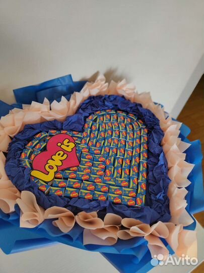 Букет Валентинка из жевачек Love is на 14 февраля