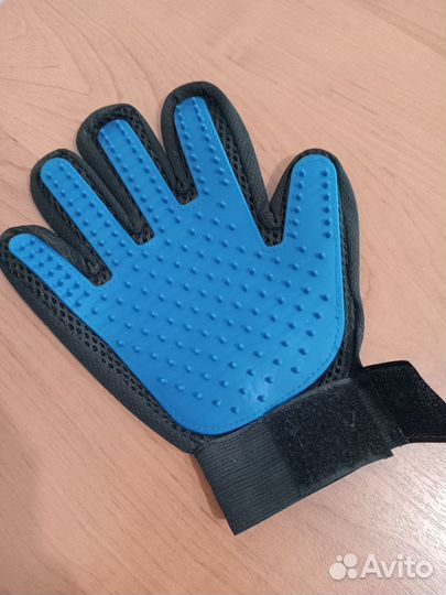 Перчатка - чесалка для собак и кошек