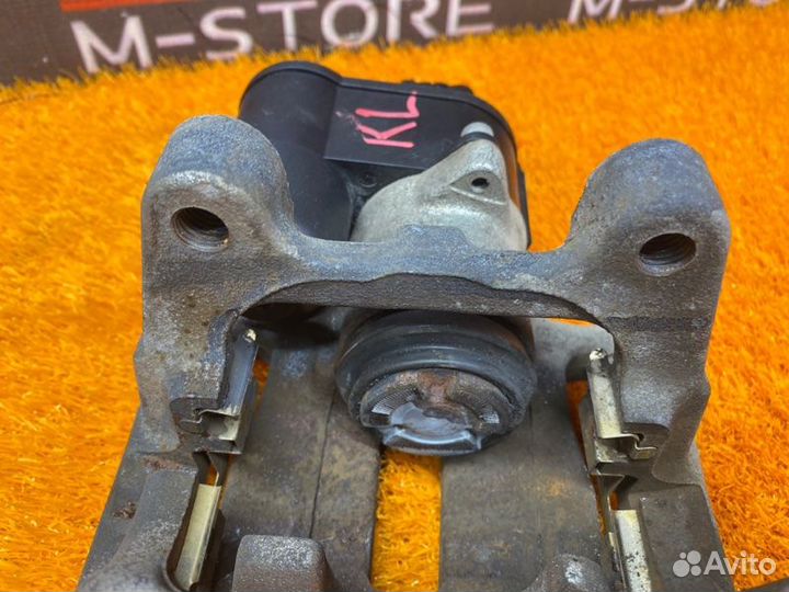 Суппорт задний левый Volkswagen Tiguan 5N cczd