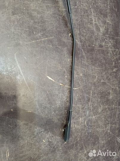 Поводок дворника передний правый Renault Kaptur