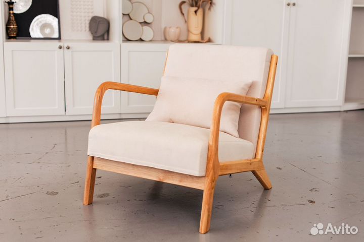 Кресло из дерева