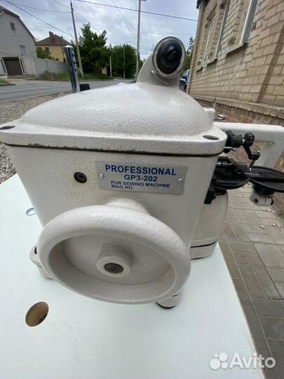 Швейная машинка Скорняжка