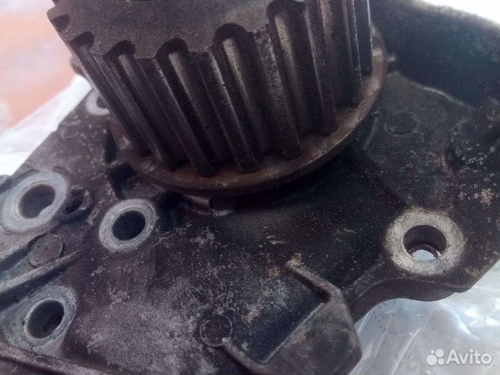 Водяная помпа Renault к4м