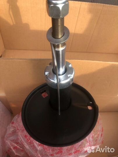 Стойки передние на Рено Сандеро 2 поколение