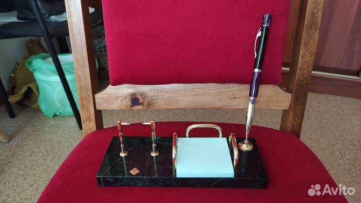 Подставка для канцелярии из змеевика