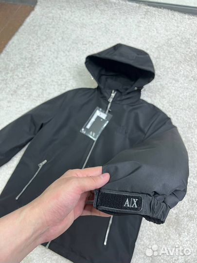 Куртка Armani: весна с яркими акцентами