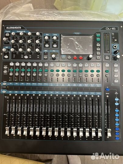 Цифровой микшерный пульт Allen & Heath QU-16
