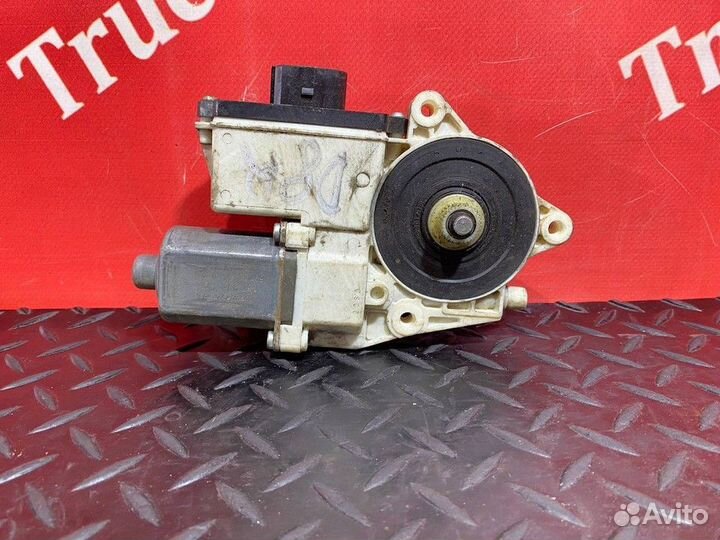 Моторчик стеклоподъемника правый Daf XF105