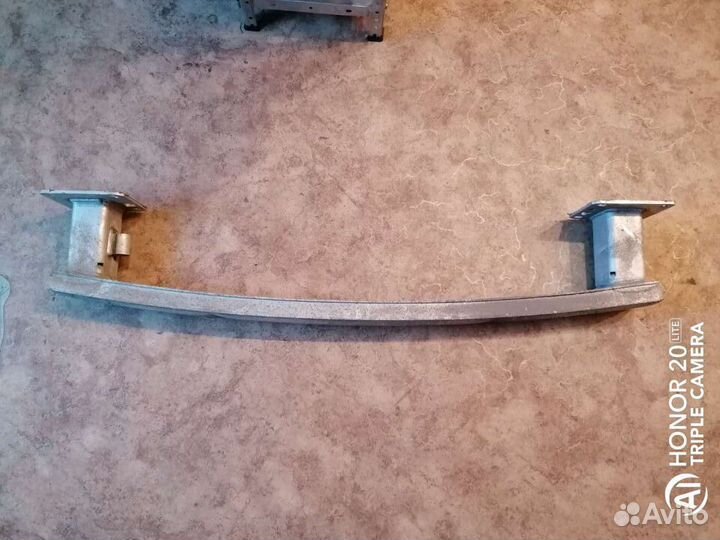 Усилитель заднего бампера Peugeot 5008