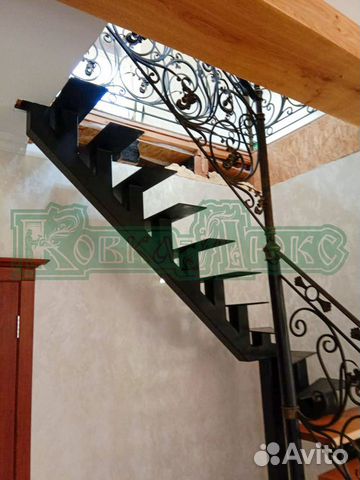 Лестница на металлокаркасе в дом (002)