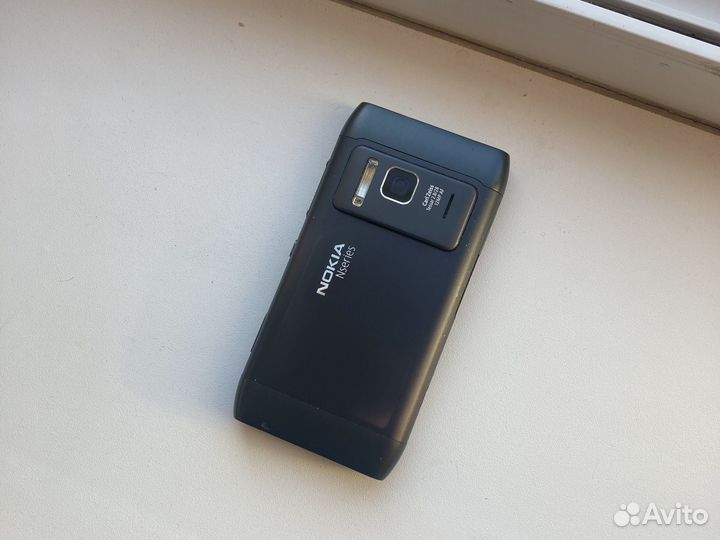 Телефон Nokia n8