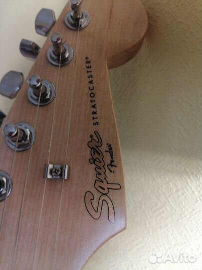 Продам электрогитару Fender Squier Stratocaster