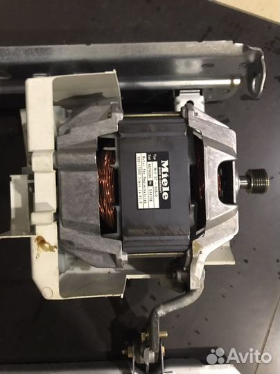 Двигатель Miele 4674086 Nr: 044108