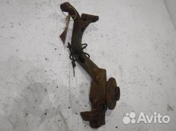 Кулак передний правый