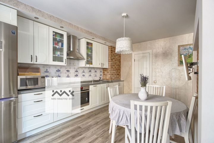 3-к. квартира, 89 м², 8/17 эт.