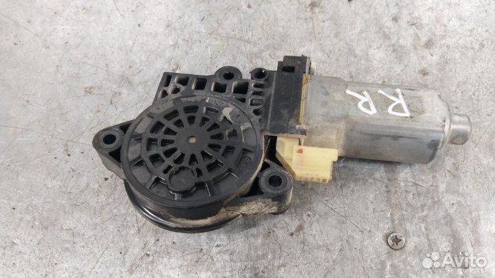 Моторчик стеклоподъемника задний правый Hyundai