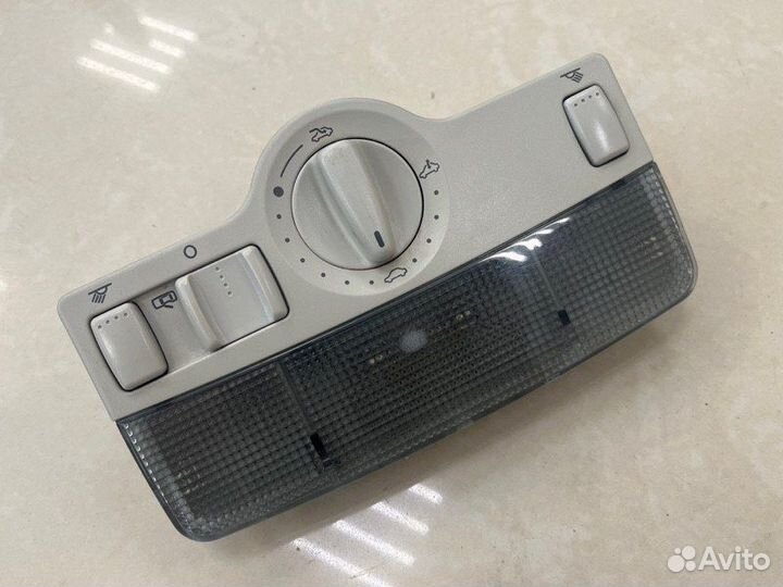 Плафон подсветки салона Volkswagen Jetta AVH 2003