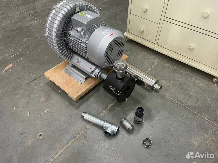 Вакуумный насос (вихревого типа)