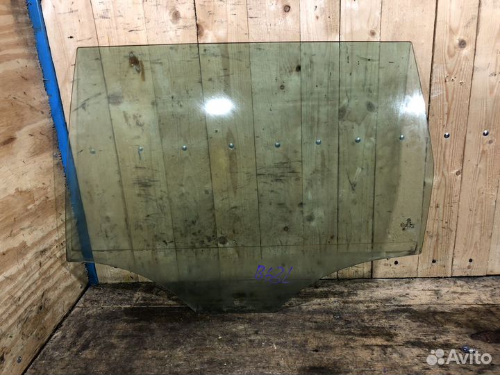 Стекло задней левой двери Volkswagen Passat B6