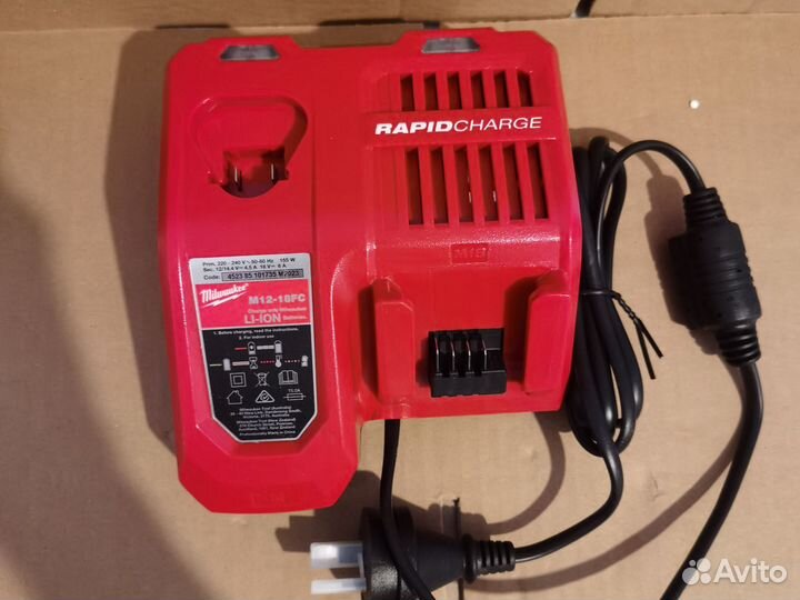 Зарядное устройство Milwaukee M12, M18