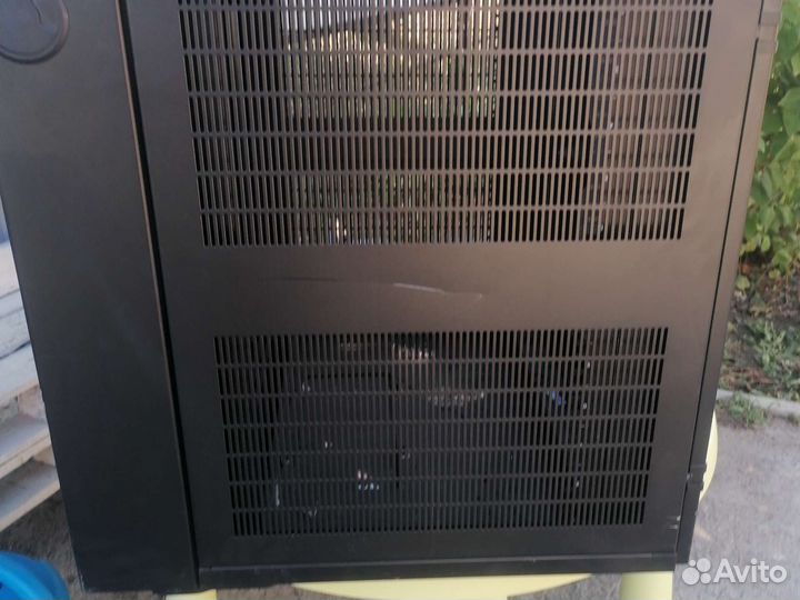 Серверный шкаф NetShelter WX