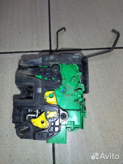 Замок дверной передний левый Kia Rio 3