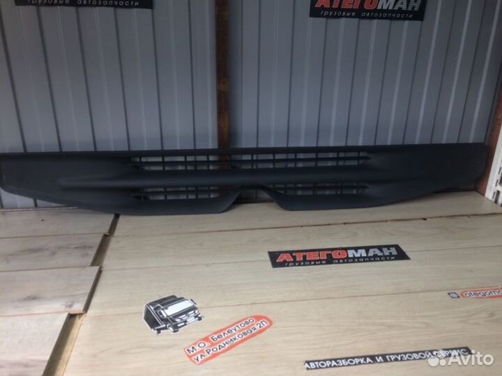 Решетка радиатора передняя