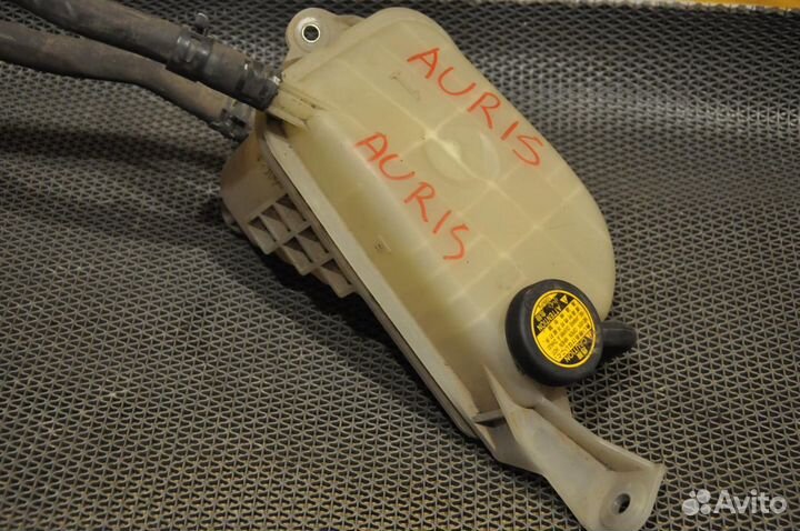 Расширительный бачок toyota auris ZRE151