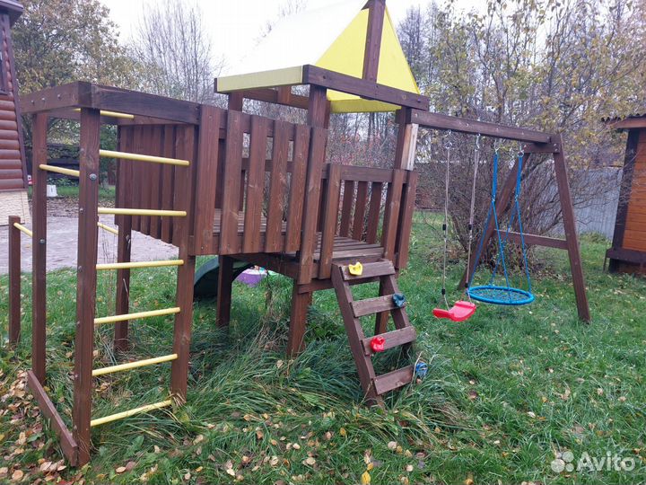 Детский игровой комплекс с горкой, качелями