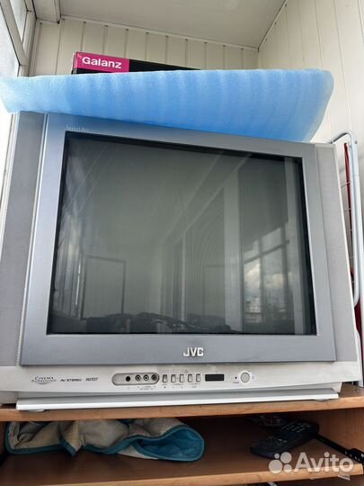 Телевизор бу JVC