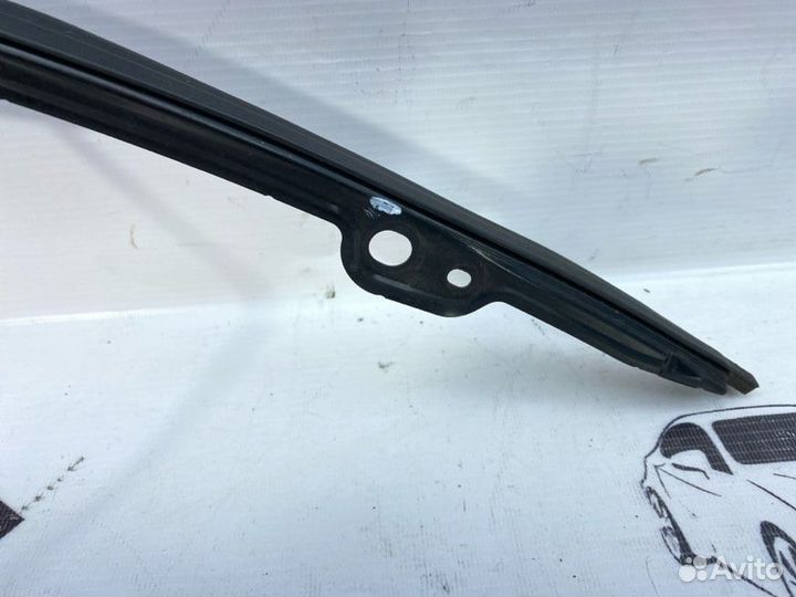 Датчик защемления багажника правый Toyota