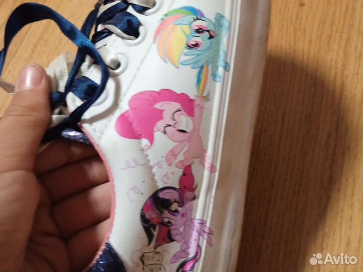 Кроссовки для девочки