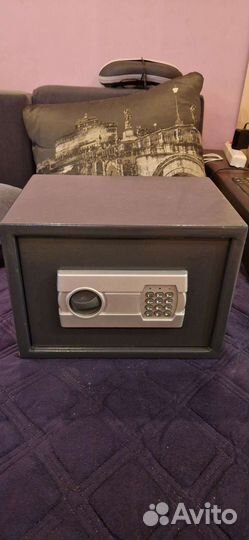 Сейф металлический